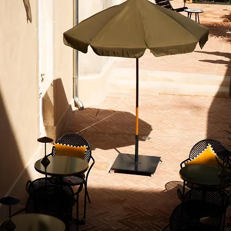 La Particuliere Szálloda Caen